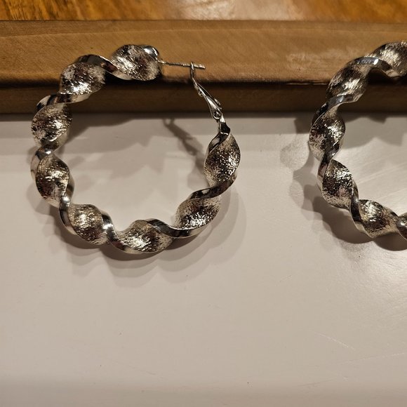 Guess silver loop earrings - Picture 1 of 2